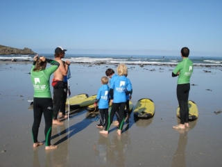 Clases de surf para los más chavos con Rise Up